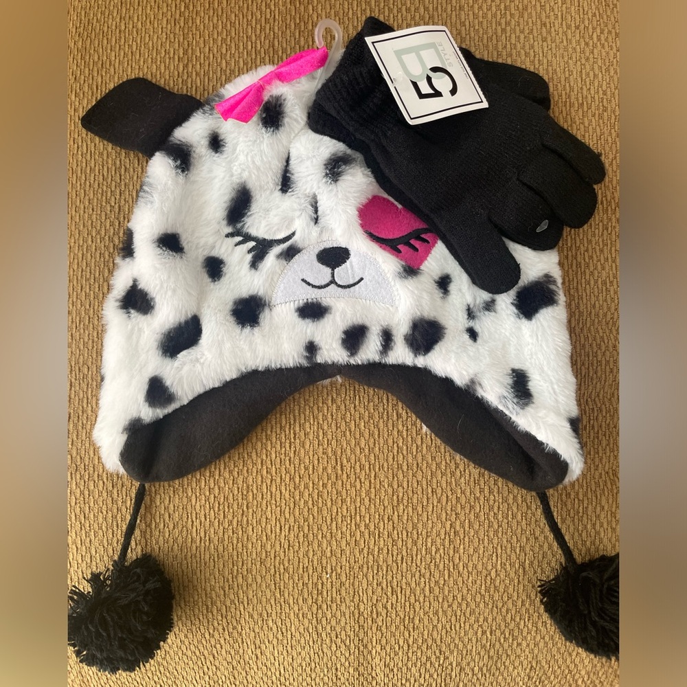 Adorable Spotted Black and White Little Girls Hat and Gloves Set